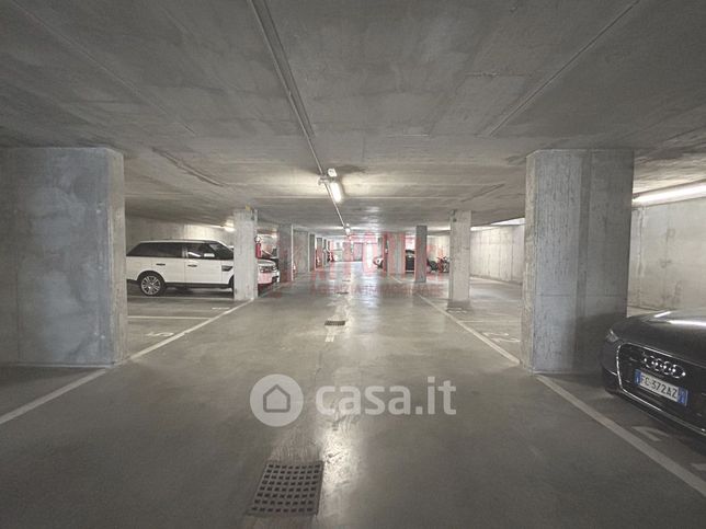 Box/posto auto in residenziale in Vicolo Mezzaluna