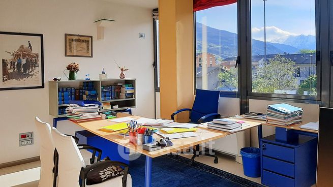 Ufficio in commerciale in Regione Borgnalle 10