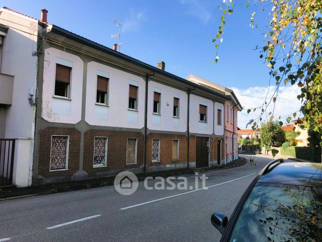 Casa indipendente in residenziale in Via Colleoni 36