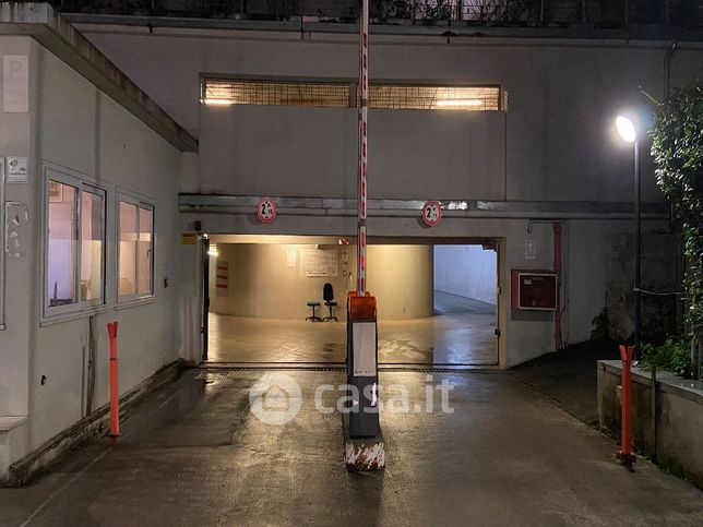 Garage/posto auto in residenziale in Via Filippo Bernardini 3