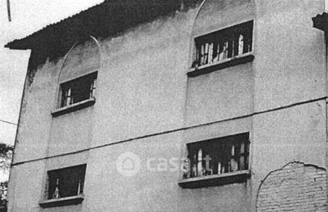 Capannone in commerciale in Piazza Battisti Cesare