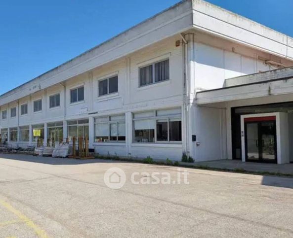 Capannone in commerciale in Strada Provinciale 77