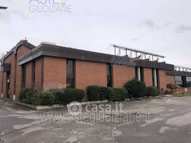 Capannone in commerciale in 