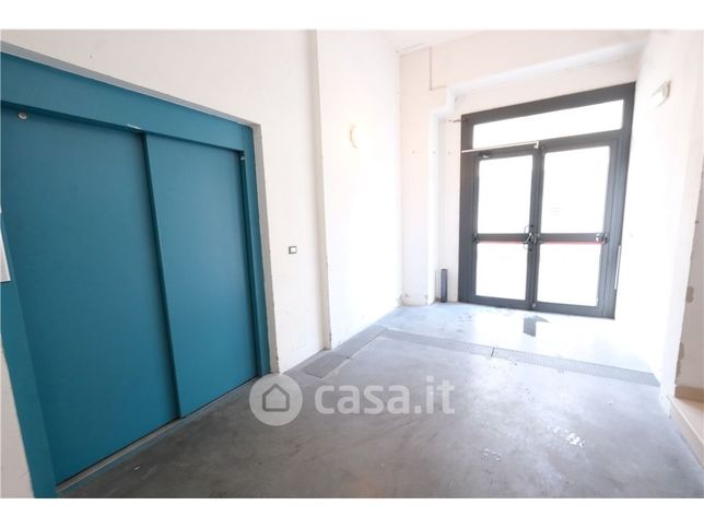 Capannone in commerciale in Viale Hanoi