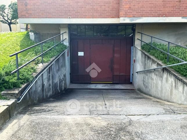 Box/posto auto in residenziale in Via della Liberazione 21