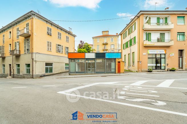 Negozio/locale commerciale in commerciale in Via Giovanni Battista Quadrone