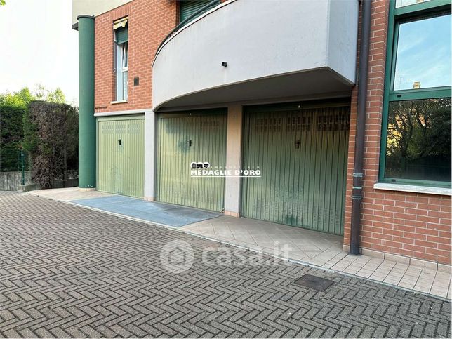 Garage/posto auto in residenziale in Via Vignolese 413 -405