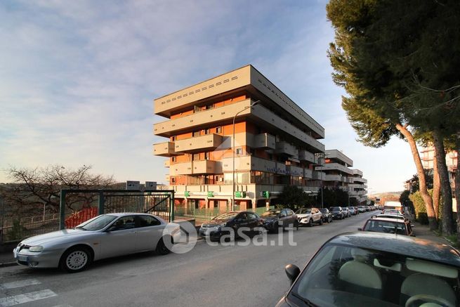 Box/posto auto in residenziale in Via Ottorino Respighi 2