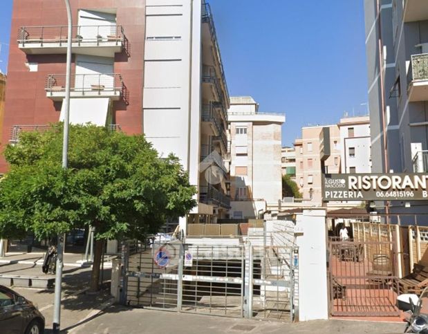 Box/posto auto in residenziale in Via dei Castani 144