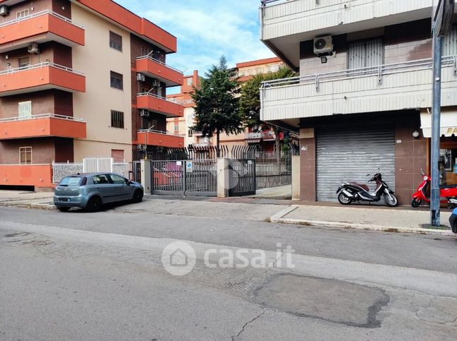 Garage/posto auto in residenziale in Via Mario Natola 27