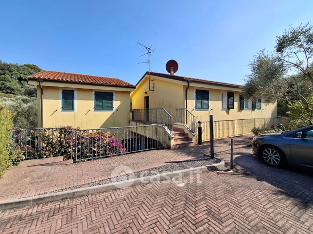 Appartamento in residenziale in Via Ruvoa 100