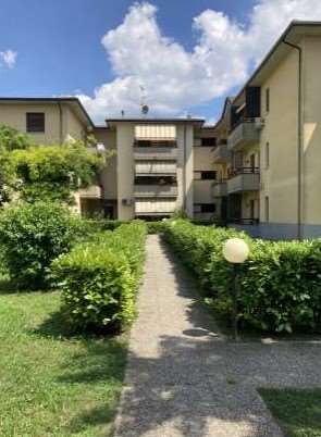 Appartamento in residenziale in Via U. Foscolo 36