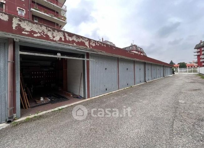 Box/posto auto in residenziale in Via dalla Chiesa 11