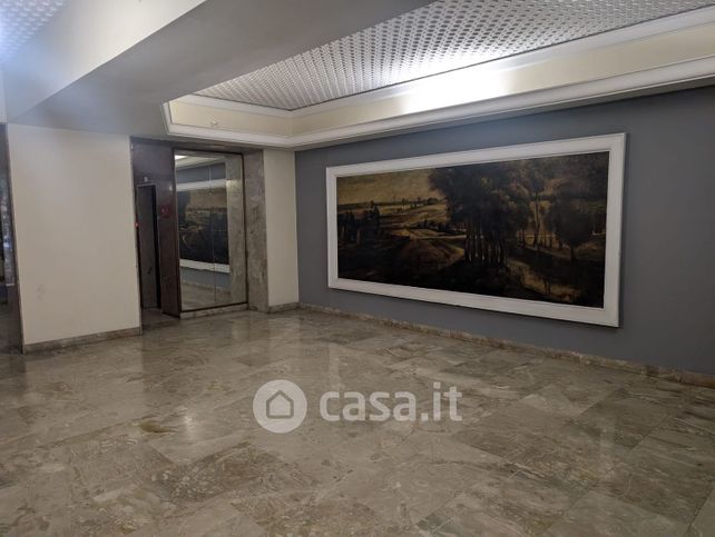 Ufficio in commerciale in Via Ugo Bassi 128