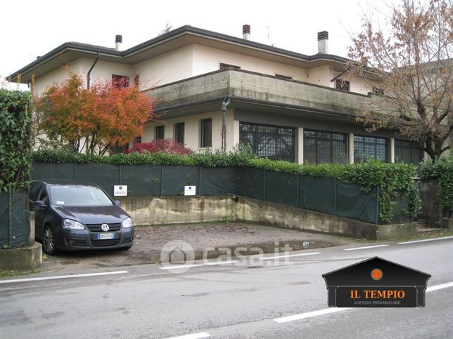 Capannone in commerciale in Strada Saviabona