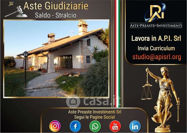 Villa in residenziale in Via Mar dei Sargassi 8