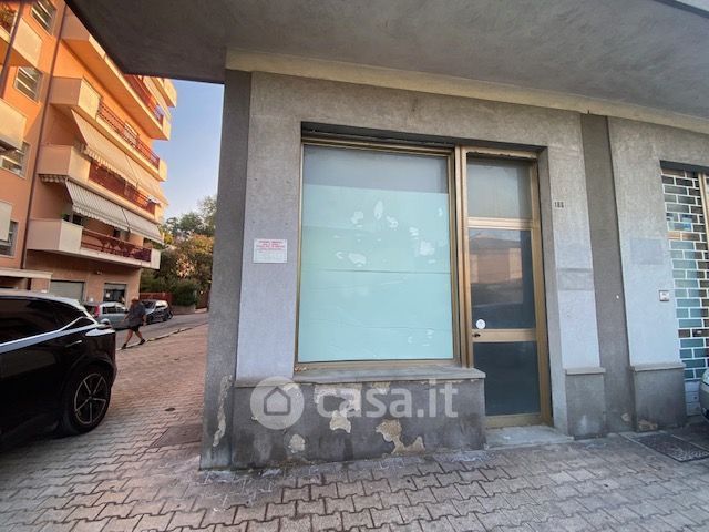 Negozio/locale commerciale in commerciale in Via Stradonetto 186