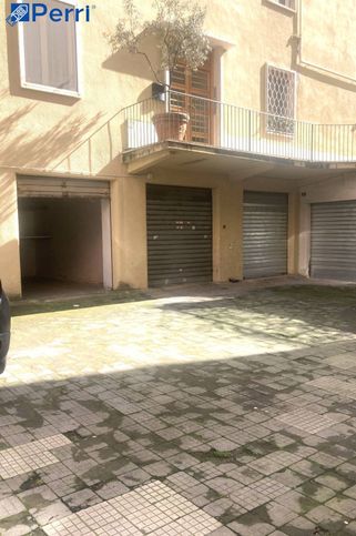 Garage/posto auto in residenziale in Via del Vascello 21