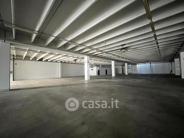 Capannone in commerciale in Via Roma 148