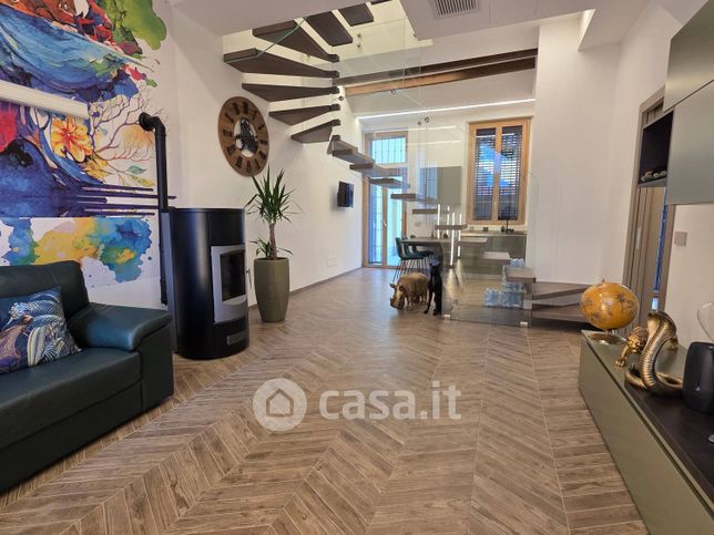 Casa bi/trifamiliare in residenziale in Via Dante Alighieri 33