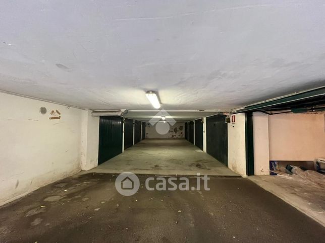 Garage/posto auto in residenziale in Via lo Scoglio