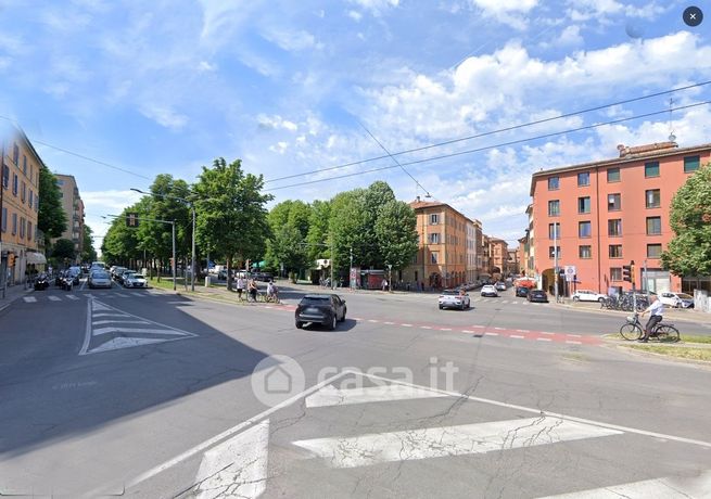 Attivitã /licenza (con o senza mura) in commerciale in Piazza di Porta San Mamolo