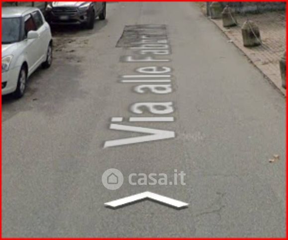 Box/posto auto in residenziale in Via alle Fabbriche 10
