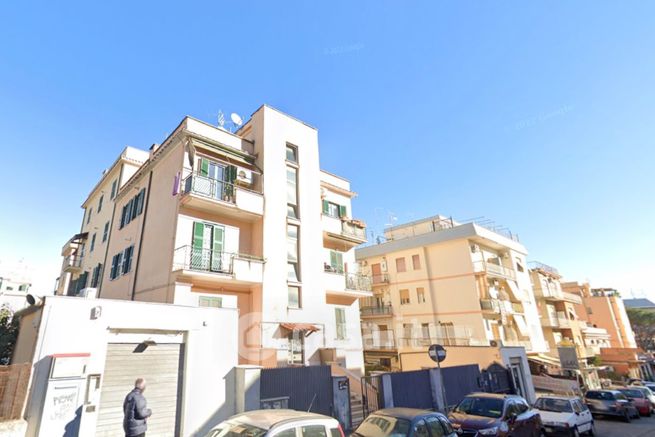 Casa indipendente in residenziale in Via G. di Santi 7
