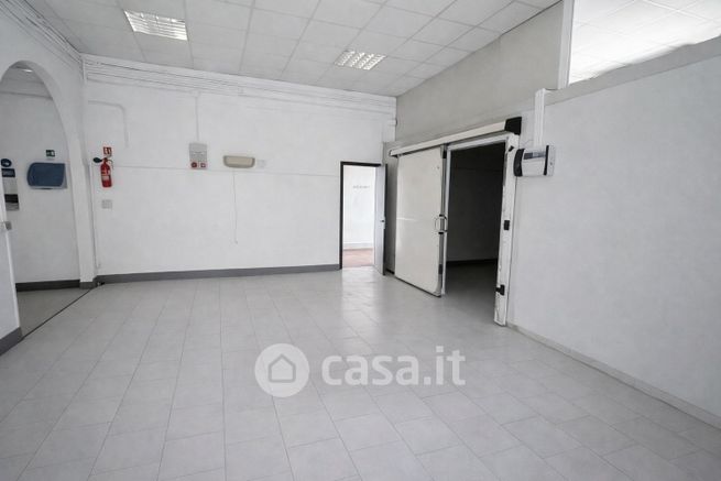 Capannone in commerciale in Via XXI Aprile