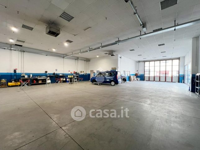 Capannone in commerciale in Corso Vercelli 334