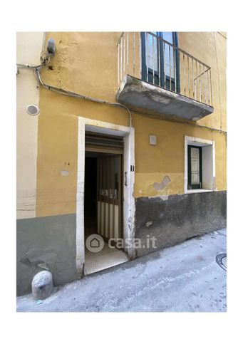 Casa indipendente in residenziale in Via Orfani 34
