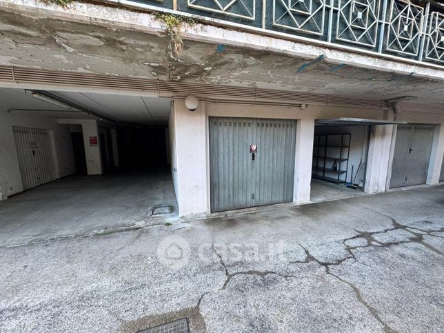 Box/posto auto in residenziale in Via Cilento