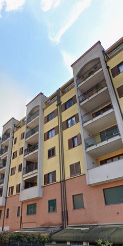 Garage/posto auto in residenziale in Via Pietro Colletta 13