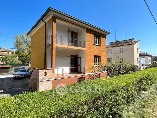 Casa indipendente in residenziale in Via Nazionale Sud 7