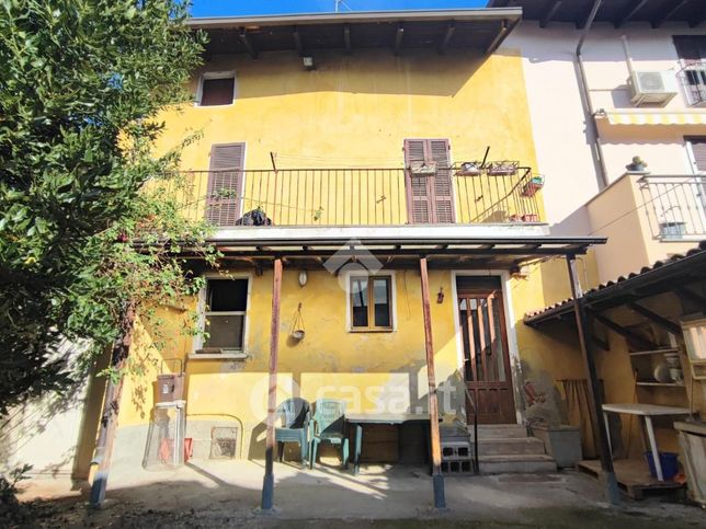 Casa bi/trifamiliare in residenziale in Via Tortona 32