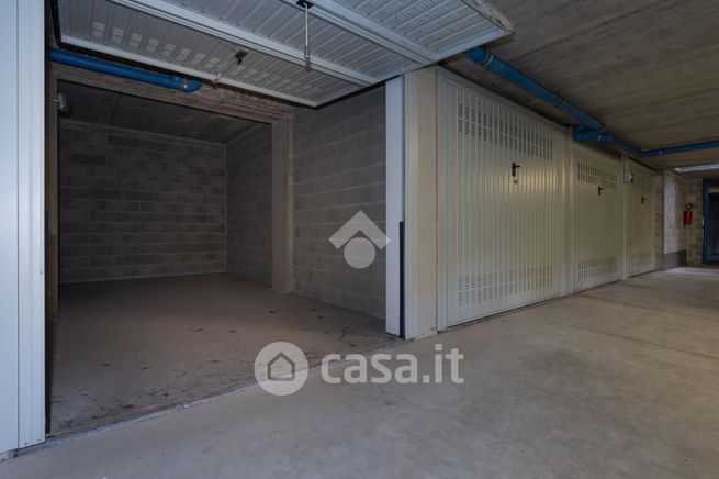 Garage/posto auto in residenziale in Via Cristoforo Colombo 49