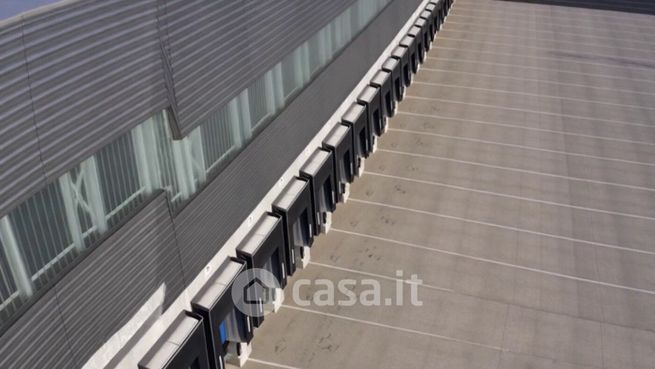 Capannone in commerciale in Via dell'Industria