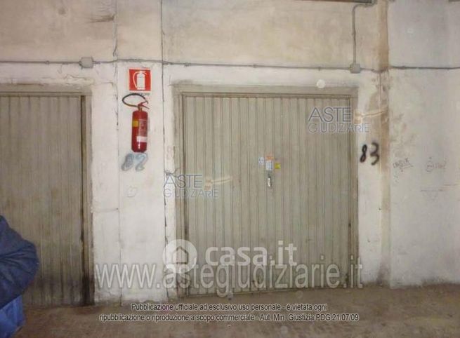 Garage/posto auto in residenziale in Via Val di Non 37