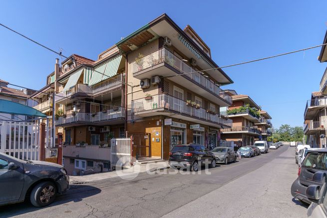 Box/posto auto in residenziale in Via Giuseppe de Felice 17