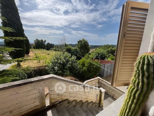 Casa bi/trifamiliare in residenziale in