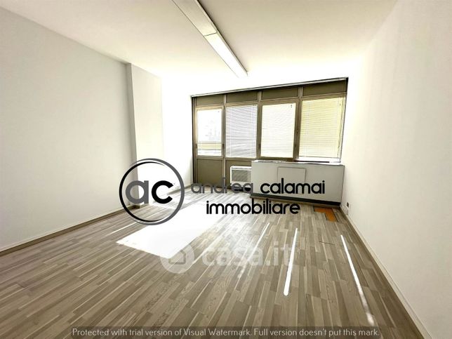 Ufficio in commerciale in 
