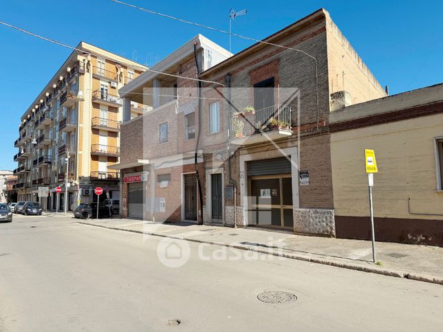Negozio/locale commerciale in commerciale in Via Pietro Nenni 48
