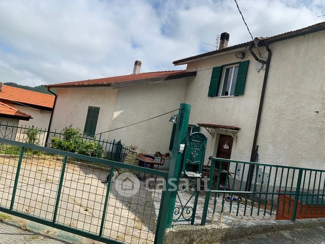 Casa indipendente in residenziale in Biestro