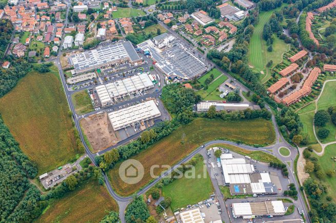 Capannone in commerciale in Via dell'Industria