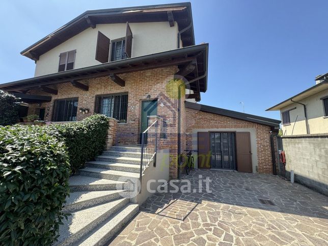 Casa indipendente in residenziale in Via Ressica