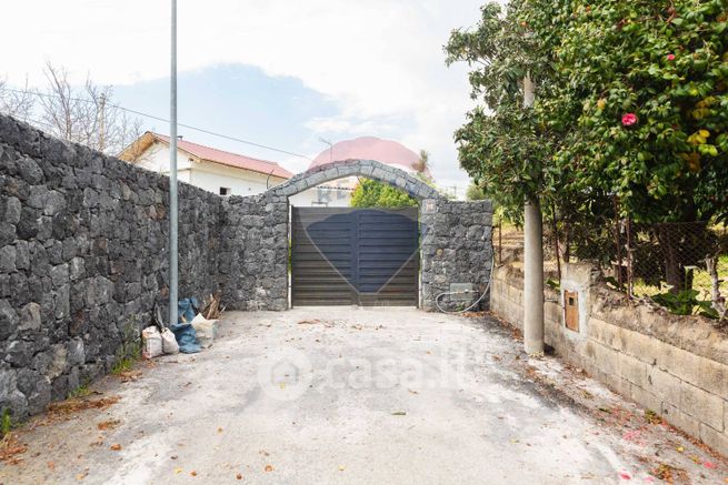 Casa indipendente in residenziale in Via delle Gardenie 5