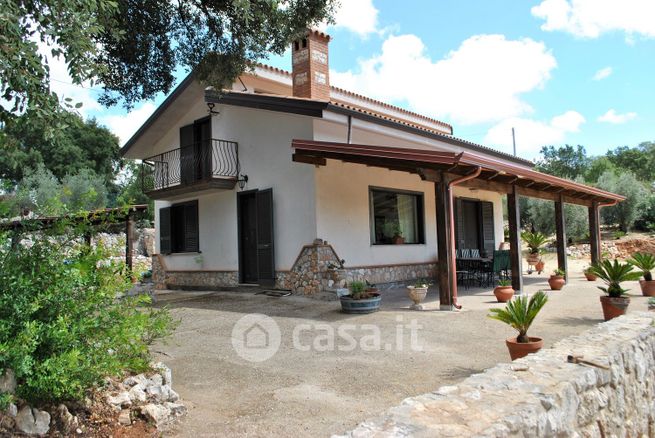 Casa indipendente in residenziale in Contrada Intignano 7