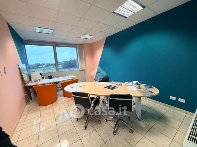 Ufficio in commerciale in Via Morolense 1