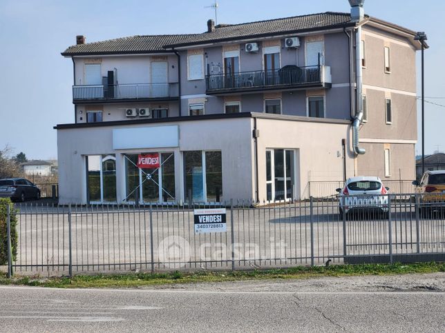Negozio/locale commerciale in commerciale in Viale Verona 50