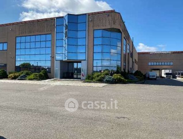 Capannone in commerciale in Strada Molino di Sotto